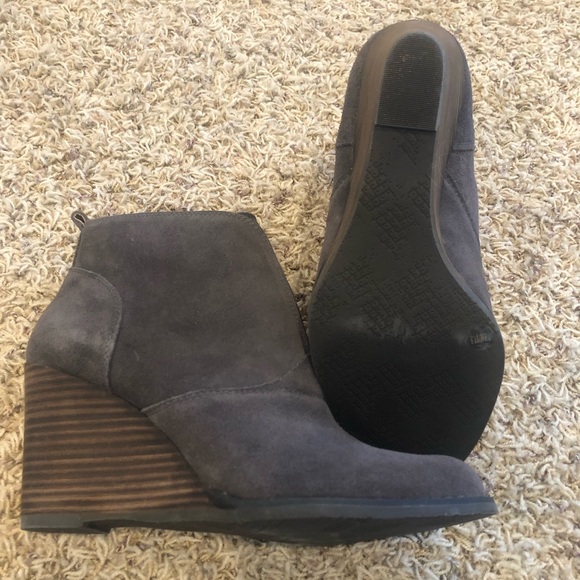 NWOT BCBGenerqtion Yestin grey suede boot with wedge heel - Picture 4 of 4